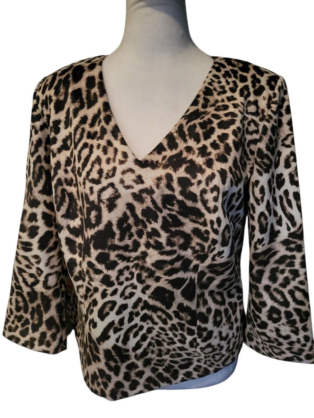 Cabi Leopard Print V-Neck Blouse sz M